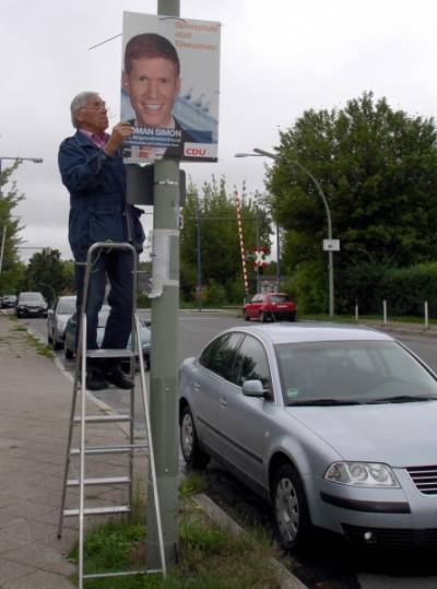 fleiiges Plakate hngen am 31.07.2011