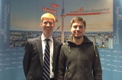 Roman Simon und Christian Zander, Lichtenrader Bezirksverordneter, bei der Erffnung der Jugendberufsagentur in Tempelhof-Schneberg