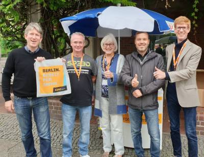 Straenaktion am U-Bahnhof Ullsteinstrae