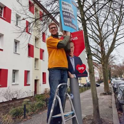 Unterwegs fr den Politikwechsel in Berlin: Richtige Plakate (CDU-Berlin), richtige Leiter (hoch genug), richtig schn trocken und richtige Hilfe (danke lieber Bruder)!