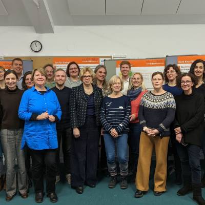 Beim Berliner Kitabndnis - ich darf als familienpolitischer Sprecher die CDU-Fraktion-Berlin vertreten. Viele berechtigte Forderungen werden uns eindringlich und fachlich gut fundiert vorgetragen.
Ich sage gerne zu, mich weiterhin fr diese berechtigten Forderungen im Abgeordnetenhaus Berlin einzusetzen.