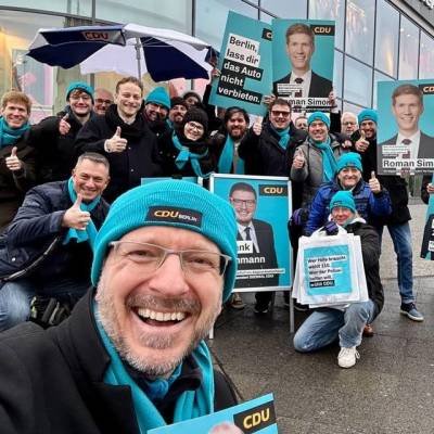 Bei der gemeinsamen Straenaktion mit meinen Wahlkreiskollegen Frank Luhmann fr Tempelhof, Christian Zander fr Lichtenrade und unserem Bundestagsabgeordneten Jan-Marco Luczak und vielen anderen Helfern am Tempelhofer Hafen. Ein klasse Team!