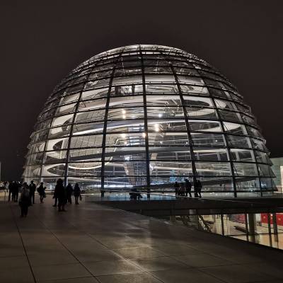 Die CDU Friedenau im Bundestag. Hier die Reichstagskuppel entworfen von Sir Norman Foster.  Sie soll die Transparenz und Offenheit der deutschen Demokratie symbolisieren.