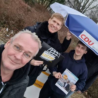 Wind? Dann wird der Schirm der CDU Berlin eben bei der nchsten Windbe festgehalten... ? Am 5. Februar 2024 haben Tino Lahmer, Nils Schnemann, Dr. Stefan Flemming und ich uns fr eine hohe Wahlbeteiligung am kommenden Sonntag eingesetzt und fr das Vertrauen der Menschen in die CDU und Jan-Marco Luczak geworben.