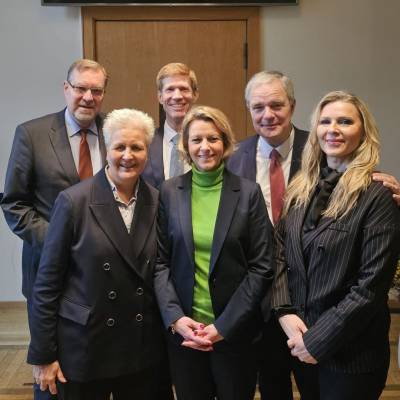 Am 18. Februar 2024 haben wir vor Beginn der Plenarsitzung ein Gruppenfoto mit den Kolleginnen und Kollegen der CDU-Fraktion Berlin nach der kumenischen Andacht gemacht, die dankenswerterweise immer von der Gemeinsam EKBO und dem Erzbistum Berlin durchgefhrt wird.