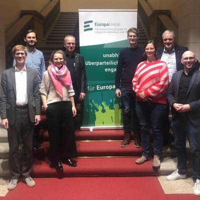 Am 5. Mrz 2024 hatten wir einen sehr fruchtbaren und selbstkritischen Austausch mit Prof. Dr. Bjrn Hacker ber die Schuldenbremse und die Fiskalpolitik der EU. Mit den Kollegen aus dem Abgeordnetenhaus und unseren Landesvorsitzenden der Europa-Union Berlin ist es gut, dass wir ber europische Ideen im Gesprch bleiben und uns ber die nationalen Grenzen hinweg damit beschftigen.