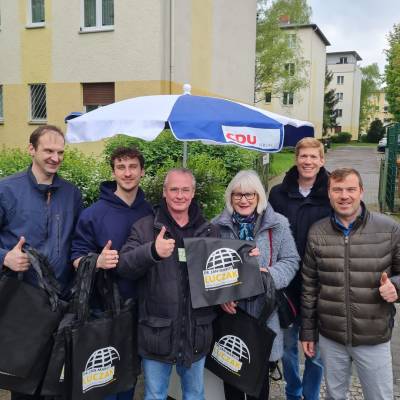 Am 15. April 2024 hatten wir gute Gesprche, praktische Beutel von Jan-Marco Luczak und eine richtig gute Berliner Rundschau (das Magazin der CDU Berlin) am Stand der CDU.