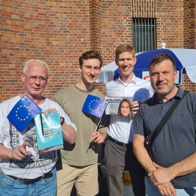 Am 13. Mai 2024 herrschte viel Sonnenschein und gute Stimmung am Stand der CDU Tempelhof-Schneberg am Ullsteinhaus in Mariendorf. Wir werben fr die Teilnahme an der Europawahl 2024 am 9. Juni und natrlich fr das Vertrauen in die Liste der CDU Berlin, die von Hildegard Bentele angefhrt wird.