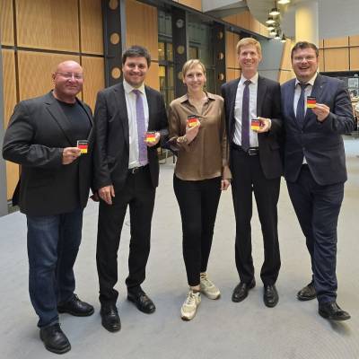 Am 23. Mai 2024 sind auch wir fnf von der CDU Tempelhof-Schneberg nominierten Abgeordneten dankbar fr 75 Jahre Grundgesetz. Auerdem freue ich mich zusammen mit den Kolleginnen und Kollegen der CDU-Fraktion Berlin, dass Ute Bonde heute als Senatorin fr Mobilitt, Verkehr, Klimaschutz und Umwelt ihren Eid auf die Verfassung von Berlin vor dem Abgeordnetenhaus abgelegt hat. Herzlichen Glckwunsch zur Ernennung als Senatorin durch den Regierenden Brgermeister Kai Wegner! Alles Gute und viel Erfolg!