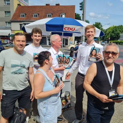 Am 29. Mai 2024 zeigte sich eine starke Truppe bei gutem Wetter und guten Gesprchen, natrlich auch mit guten Informationsmaterialien, unter anderem ber Hildegard Bentele, unsere Spitzenkandidatin fr die Europawahlen 2024 am 9. Juni, am Stand der CDU Berlin am U-Bahnhof Westphalweg.