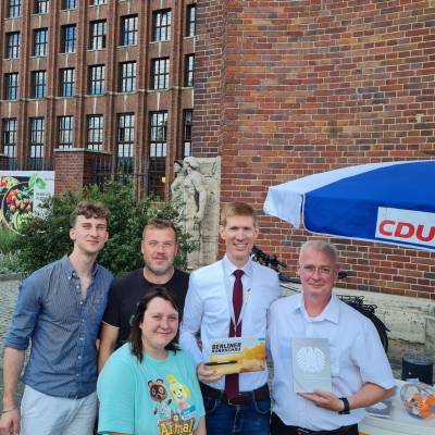 Am 9. Juli 2024 gab es Sonne, eine richtig gute Berliner Rundschau (das Magazin der CDU Berlin), gute Stimmung und gute Gesprche in Mariendorf.