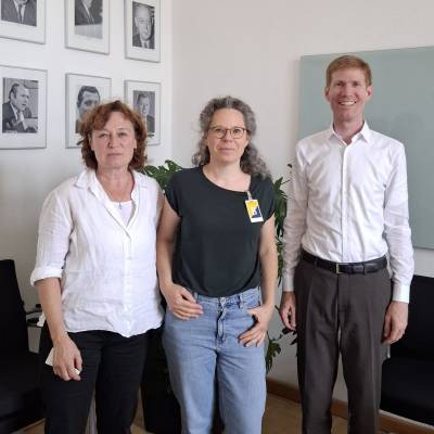 Am 2. August 2024 fand ein Austausch mit Manuela Ricci und Silke Groth von der Fachstelle MenschenKind in den Rumlichkeiten der CDU-Fraktion Berlin im Abgeordnetenhaus statt. Besprochen wurden viele aktuelle Themen, darunter die geplanten Kurzzeit- und Verhinderungspflegepltze im Land Berlin sowie die geplante Einfhrung eines verbesserten Zuschlagsstatus fr pflegebedrftige Kinder in Berliner Kindergrten (B+). Danke fr das Gesprch ? der Gedankenaustausch war uerst bereichernd!