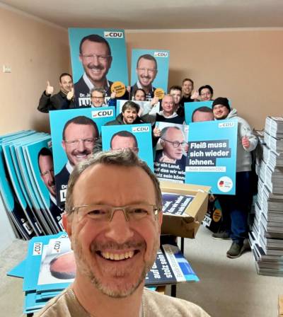 Die Plakate der CDU Deutschlands und der CDU Tempelhof-Schneberg sind angekommen. Darber freut sich nicht nur Dr. Jan-Marco Luczak MdB, sondern auch alle anderen Helfer.