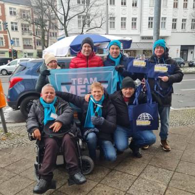 Kalt? Egal: Die CDU Friedenau mchte mit den Menschen reden und sie von der Wahl von Dr. Jan-Marco Luczak MdB und Friedrich Merz berzeugen.