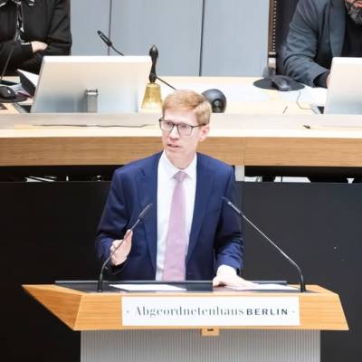 Heute im Abgeordnetenhaus: Die vorschulische Sprachfrderung ist entscheidend fr den Schulerfolg. CDU und SPD haben im Koalitionsvertrag das Kita-Chancenjahr vereinbart, das nun durch die Berliner Landesregierung und die Senatsverwaltung fr Bildung umgesetzt wird.