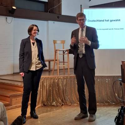 Dr. Sabine Pokorny, Abteilung Wahl- und Sozialforschung der Konrad-Adenauer-Stiftung zu Gast bei der CDU Friedenau, der CDU Kleistpark und der CDU Innsbrucker Platz. Sie brachte viele Analysen zur letzten Bundestagswahl am 23.2.2025 mit und nimmt sich die Zeit, mit uns ausfhrlich ber die Zahlen und die Ergebnisse zu sprechen.