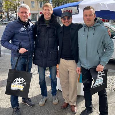 Am 5. April gab es an den St�nden der CDU Friedenau viele gute, teils sehr reflektierte Gespr�che, begleitet von viel Sonnenschein. Informationen kamen vom Regierenden B�rgermeister Kai Wegner, von der CDU Berlin sowie von unserem Bundestagsabgeordneten Jan-Marco Luczak.