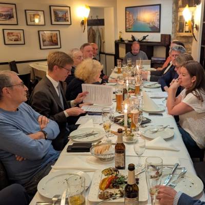 Am 25. April herzlichen Gl�ckwunsch an Gabriele K�stner als wiedergew�hlte Vorsitzende der Mittelstands- und Wirtschaftsunion Tempelhof-Sch�neberg, an Christian Schoeler und Helmut Kaddatz als erneut gew�hlte stellvertretende Vorsitzende, an Dietmar H�lscher als wiedergew�hlten Schatzmeister sowie an Eva Majewski, Dr. Stefan Flemming, Frank Luhmann, Prof. Dr. Martin Heckelmann, Nicole Khalil und die weiteren gew�hlten Beisitzer. Es war mir eine gro�e Freude, eine so harmonische Mitgliederversammlung der Mittelstands- und Wirtschaftsunion leiten zu d�rfen.