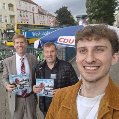 Am 1. August 2025 zeigte sich der Himmel zwar grau, daf�r gab es am Stand der CDU Tempelhof-Sch�neberg viele gute Gespr�che. Zudem standen aktuelle Informationen von Kai Wegner und der CDU Berlin bereit.