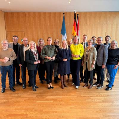 Am 9. und 10. November 2025 nahm ich an der Tagung der CDU- und CSU-Kinderschutzpolitiker in Wiesbaden teil. Im Fokus standen aktuelle Herausforderungen im Kinderschutz, sexualisierte Gewalt in Sportvereinen und der Landesaktionsplan der Hessischen Landesregierung. Der Austausch mit Expertinnen und Experten war sehr wertvoll.