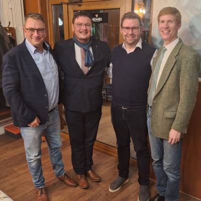 Am 9. Dezember feierte die CDU Friedenau ihren Advent: Musikalische Begleitung durch Verena Faerber und ihre Sch�lerinnen und Sch�ler, eine Weihnachtsgeschichte von Christian R�disch und viele G�ste aus den Kandidatenlisten f�r Abgeordnetenhaus und BVV.